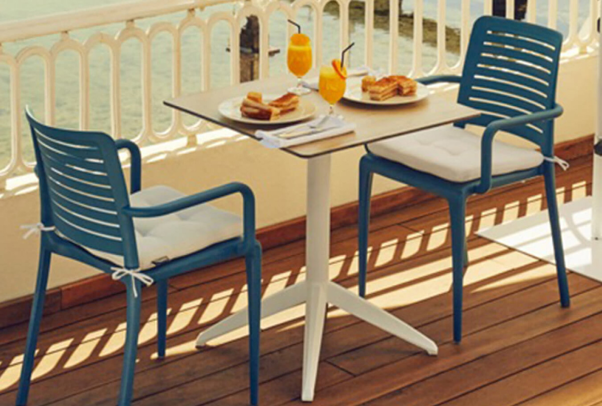 Quatro by simplysofas.in