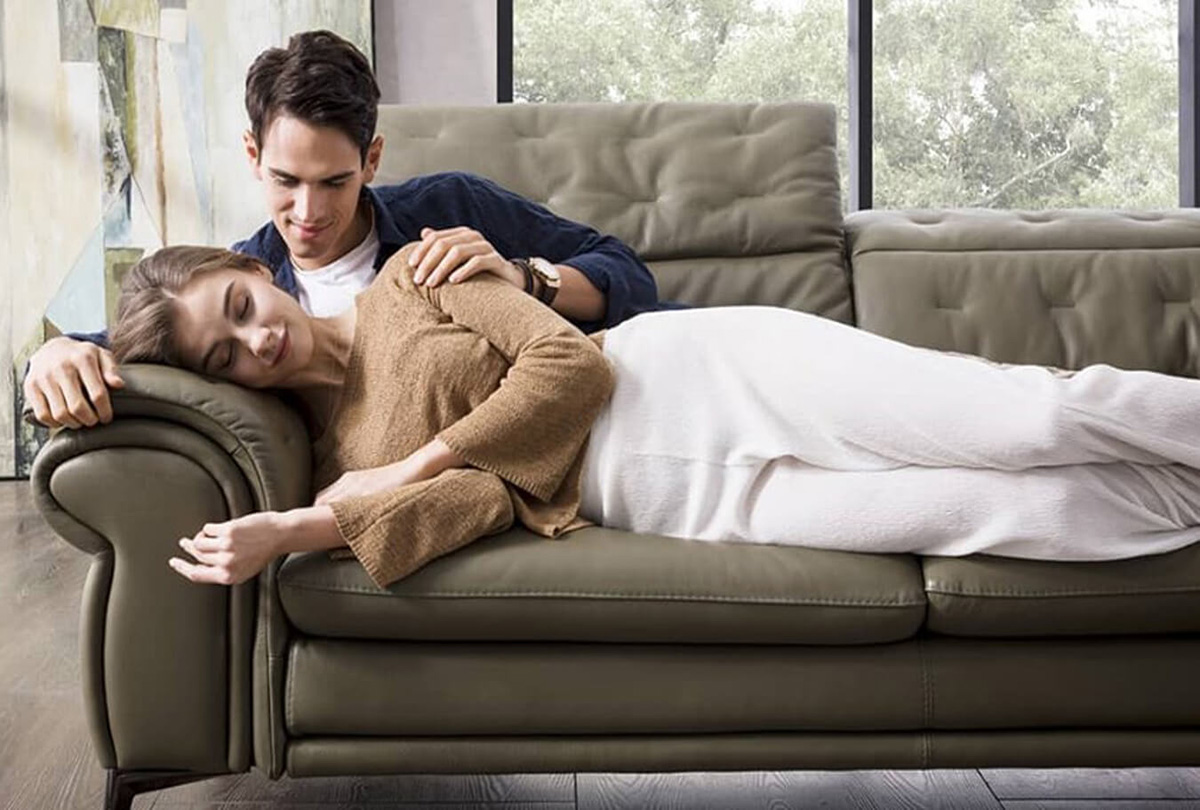 Hollywood by simplysofas.in