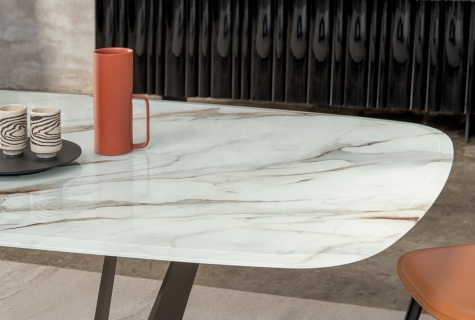 Reverse-dining-table by simplysofas.in