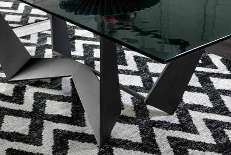 Reverse-dining-table by simplysofas.in